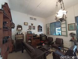 Ngopi di Cangrukan Ningsih Nyaman Kayak di Rumah Nenek