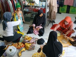 Musim Karnaval, Persewaan Baju Adat di Pasuruan Panen Cuan