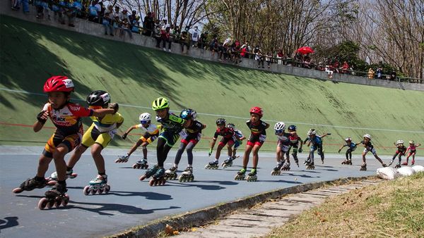 Ribuan Atlet Sepatu Roda Adu Cepat di Solo