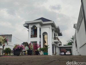 Penampakan Rumah Mewah Rektor Unila yang Ditangkap KPK Penampakan Rumah Mewah Rektor Unila yang Ditangkap KPK