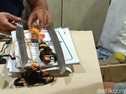 Tak Terima Ditegur, 2 Pemuda di Medan Bacok Pria Pakai Samurai