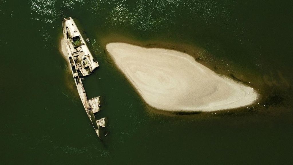 Sungai Mengering, Bangkai Kapal Perang Dunia II Muncul ke Permukaan