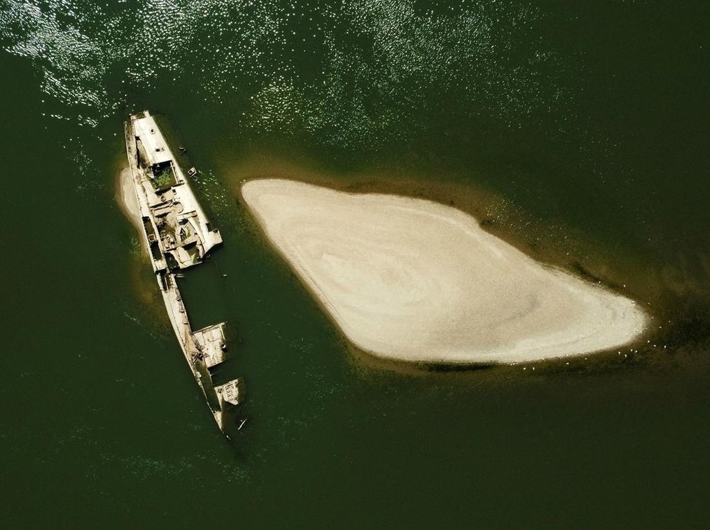 Sungai Mengering, Bangkai Kapal Perang Dunia II Muncul ke Permukaan