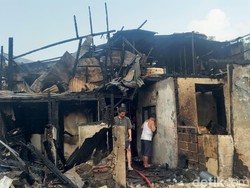 100 Rumah di Simprug Jaksel Terbakar, Diduga Akibat Korsleting Listrik