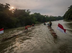 Adu Cepat Lomba Balap Rakit di Sungai Ciberang, Lebak