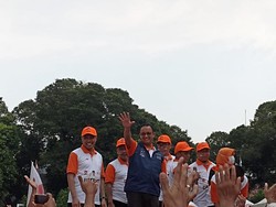 Anies Pakai Kaus Pemberian PKS Saat Diteriaki Presiden