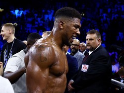 Drama Anthony Joshua: Lempar Sabuk Juara Usyk, Menangis