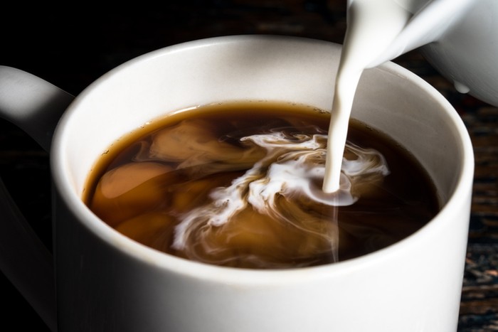 Apa Benar Gula dan Krimer Pengaruhi Kafein Kopi? Ini Penjelasannyа!