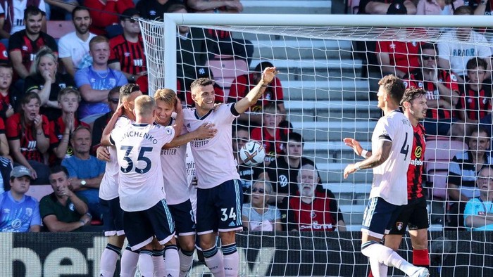 BOURNEMOUTH, ENGLAND - AUGUST 20: Martin Ødegaard of Arsenal is congratulated by team-mates after he scores his second to make it 2-0  during the Premier League match between AFC Bournemouth and Arsenal FC at Vitality Stadium on August 20, 2022 in Bournemouth, England. (Photo by Robin Jones - AFC Bournemouth/AFC Bournemouth via Getty Images)