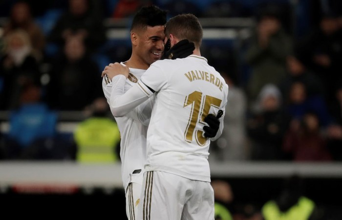 MADRID, SPAIN - NOVEMBER 23 : Federico Valverde (R) of Real Madrid celebrates with his teammate Carlos Casemiro (L) after scoring during the Spanish league (La Liga) football match between Real Madrid CF and Real Sociedad at the Santiago Bernabeu Stadium in Madrid, Spain on November 23, 2019.  (Photo by Burak Akbulut/Anadolu Agency via Getty Images)