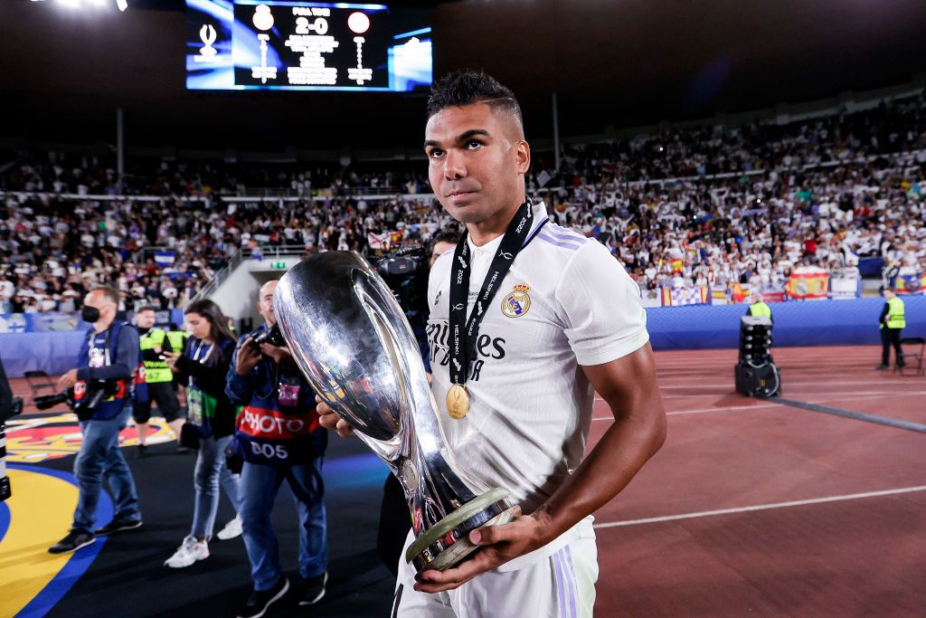 HELSINKI, FINLAND - AUGUST 10: Carlos Henrique Casemiro of Real Madrid celebrating the victory with the trophy  during the UEFA Super Cup   match between Real Madrid v Eintracht Frankfurt at the Olympic Stadium Helsinki on August 10, 2022 in Helsinki Finland (Photo by David S. Bustamante/Soccrates/Getty Images)