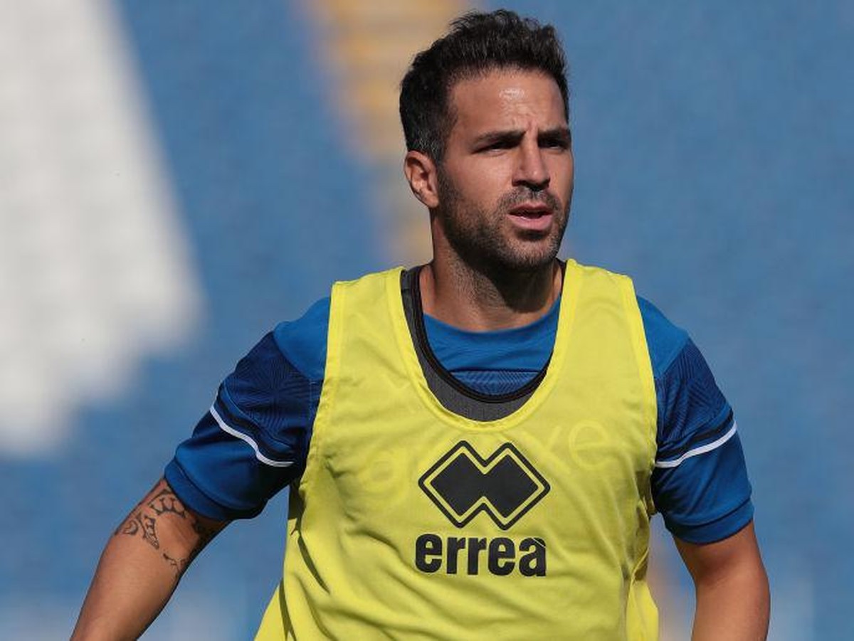 Momen saat Fabregas tengah berlatih bersama Como. Foto: Getty Images/Emilio Andreoli