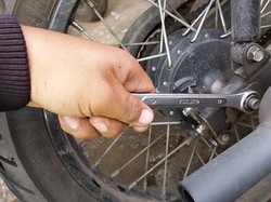 Sering Disepelekan, Toolkit Ini Wajib Dibawa saat Berkendara Motor