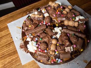 Awas Diabetes! Bakery Ini Tawarkan Donat Jumbo 10 Ribu Kalori