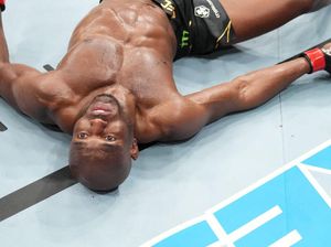 Kamaru Usman Kalah, Conor McGregor Terpingkal-pingkal
