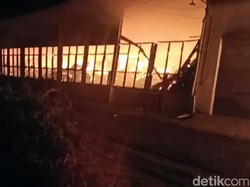 4 Gudang Tembakau di Bondowoso Ludes Dilahap Si Jago Merah