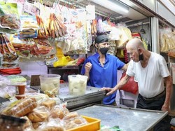 Kondisinya Lemah, Kakek 90 Tahun Ini Pilih Jualan Tahu daripada Pensiun