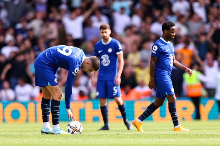 LEEDS, ENGLAND - AUGUST 21: A dejected Kai Havertz of Chelsea during the Premier League match between Leeds United and Chelsea FC at Elland Road on August 21, 2022 in Leeds, United Kingdom. (Photo by Robbie Jay Barratt - AMA/Getty Images)