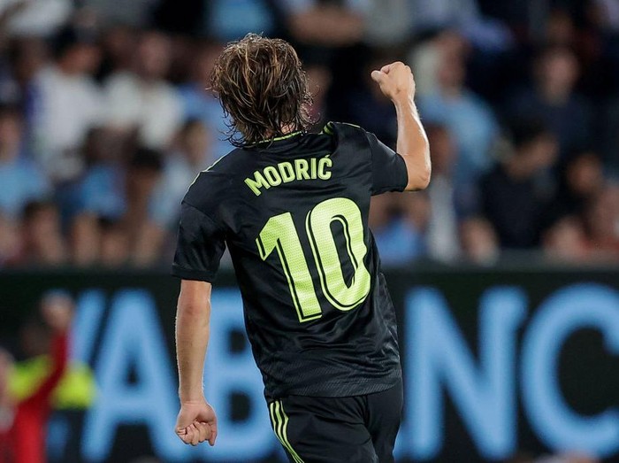 PONTEVEDRA, SPAIN - AUGUST 20: Luka Modric of Real Madrid celebrating 1-2 during the La Liga Santander  match between Celta de Vigo v Real Madrid at the Estadio Municipal de Balaidos on August 20, 2022 in Pontevedra Spain (Photo by David S. Bustamante/Soccrates/Getty Images)