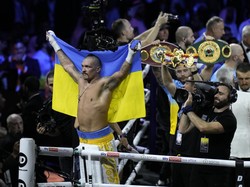 Usyk Tundukkan Joshua, Pertahankan Gelar Juara Dunia Kelas Berat