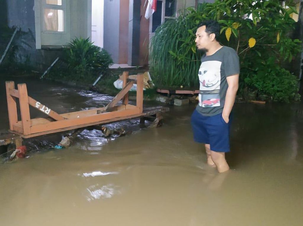 Perumahan Pondok Payung Mas Ciputat Banjir, Ketinggian Air Capai 70 Cm