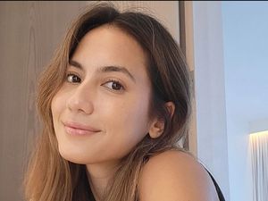 Gaya Pevita Pearce Pemotretan Pakai Baju Warna Kulit yang Bikin Heboh