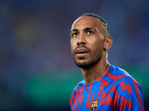 Main 8 Menit, Aubameyang Tetap Terima Medali Juara Laliga