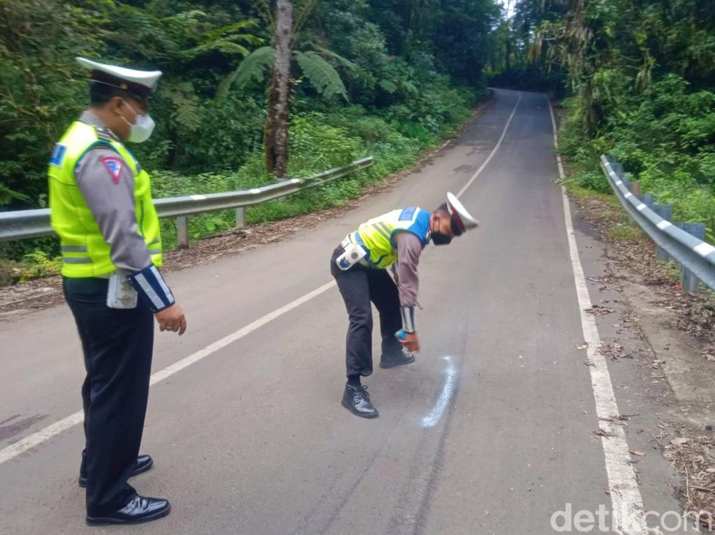 Polisi Sebut Pikap Terguling Tewaskan 2 Pesepeda Karena Sopir Tak Kuasai Medan