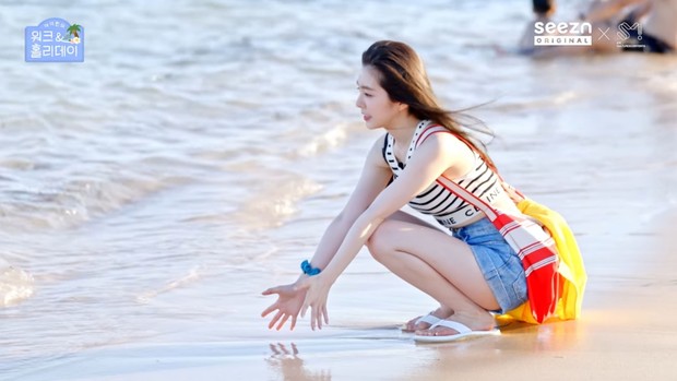 Potret Irene di pantai Bali/ Foto: youtube.com/SMC&CStudio Potret Irene di pantai Bali