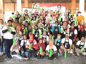 Relawan Sandi di Ponorogo Ajari Emak-emak Cara Buat Sabun Cuci Piring Relawan Sandi di Ponorogo Ajari Emak-emak Cara Buat Sabun Cuci Piring