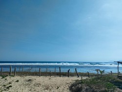 Menyepi di Selatan Pantai Lakey Dompu