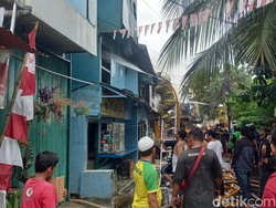 Asap Hitam Membubung di Jl Simprug Golf, Damkar Masih Padamkan Api