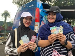 Warga Medan Antusias Tukar Uang Baru Emisi 2022