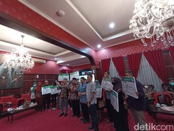 Tunggak Iuran BPJS Kesehatan, Puluhan Warga Kota Blitar Terima Bantuan