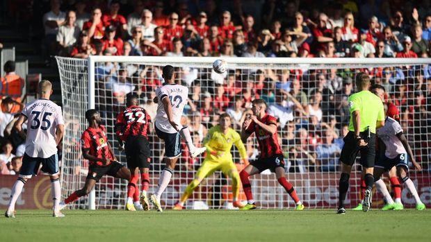 BOURNEMOUTH, ENGLAND - AUGUST 20: William Saliba of Arsenal scores their sides third goal during the Premier League match between AFC Bournemouth and Arsenal FC at Vitality Stadium on August 20, 2022 in Bournemouth, England. (Photo by Alex Davidson/Getty Images)