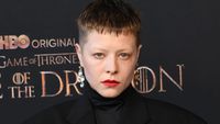 Profil Emma DArcy Sang Rhaenyra Targaryen di House of the Dragon