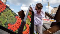 Barikade Anti-Tank di Kyiv Digambar Warna-warni, Ada Apa?