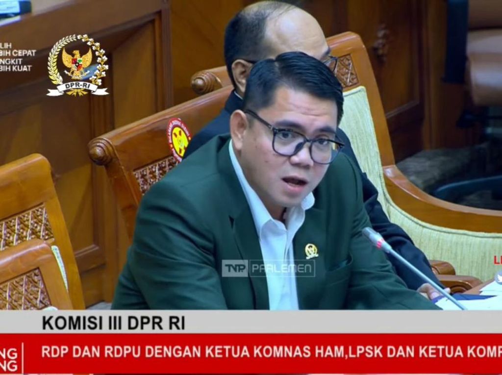 Arteria Kritik Tersangka Kejagung Banyak Pensiunan: Rezim Sekarang Dong! Arteria Kritik Tersangka Kejagung Banyak Pensiunan: Rezim Sekarang Dong!