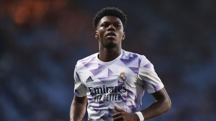 VIGO, SPAIN - AUGUST 20: Aurelien Tchouameni of Real Madrid CF warms up before the LaLiga Santander match between RC Celta de Vigo and Real Madrid CF at Estadio Balaidos on August 20, 2022 in Vigo, Spain. (Photo by Gonzalo Arroyo Moreno/Getty Images)