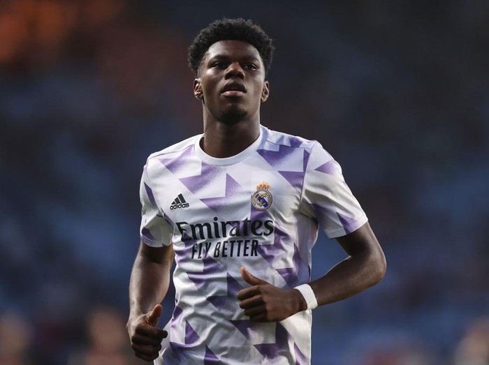 VIGO, SPAIN - AUGUST 20: Aurelien Tchouameni of Real Madrid CF warms up before the LaLiga Santander match between RC Celta de Vigo and Real Madrid CF at Estadio Balaidos on August 20, 2022 in Vigo, Spain. (Photo by Gonzalo Arroyo Moreno/Getty Images)
