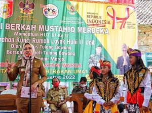 Bupati Tulang Bawang Serahkan 11 Hunian Program Bedah Rumah