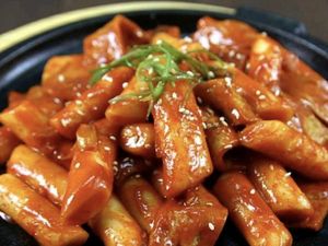 Daebak! Topokki Rp 10 ribuan Ada di Sini