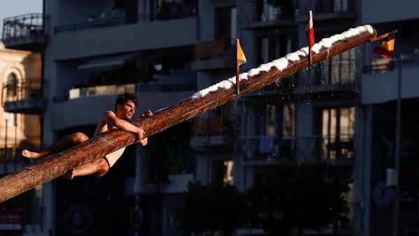 Di Malta Ada Lomba Mirip Panjat Pinang, Namanya Gostra