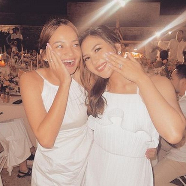 Enzy Storia dan Jessica Mila/Foto: instagram.com/enzystoria Enzy storia di acara lamaran sahabatnya