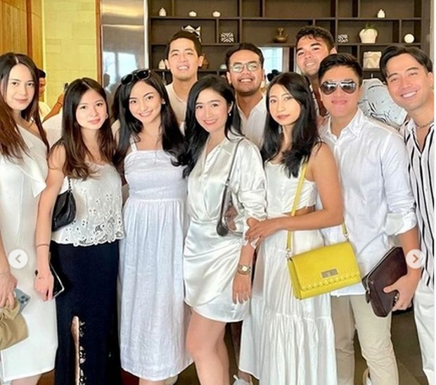 Febby Rastanty di acara lamaran Jessica Mila/Foto: instagram.com/febbies.fbr Febby Rastanty di acara lamaran sahabatnya