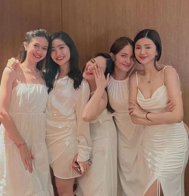 Furry Citra/Foto: instagram.com/febbies.fbr Furry Citra tampil mengenakan satin dress