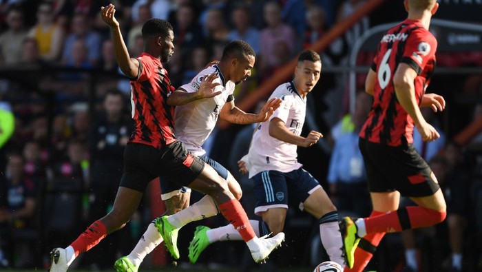 BOURNEMOUTH, ENGLAND - AUGUST 20: Gabriel Jesus breaks through the Bournemouth defence to set up the 1st Arsenal goal during the Premier League match between AFC Bournemouth and Arsenal FC at Vitality Stadium on August 20, 2022 in Bournemouth, England. (Photo by Stuart MacFarlane/Arsenal FC via Getty Images)