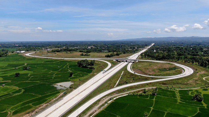 Hutama Karya mempercepat pembangunan Jalan Tol Trans Sumatera Tahap I.