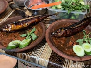 Harum Sedap! Ikan Pari hingga Manyung Asap di Desa Sumurgayam Harum Sedap! Ikan Pari hingga Manyung Asap di Desa Sumurgayam