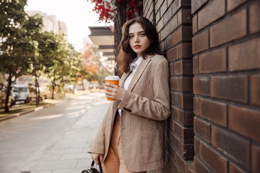 Ilustrasi Outfit Kantor Wanita